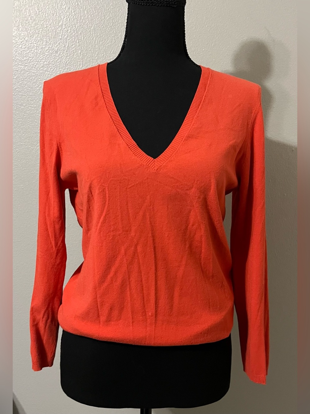 Theory V neck sweater. Pre-Owned Condition-Good. Size L
